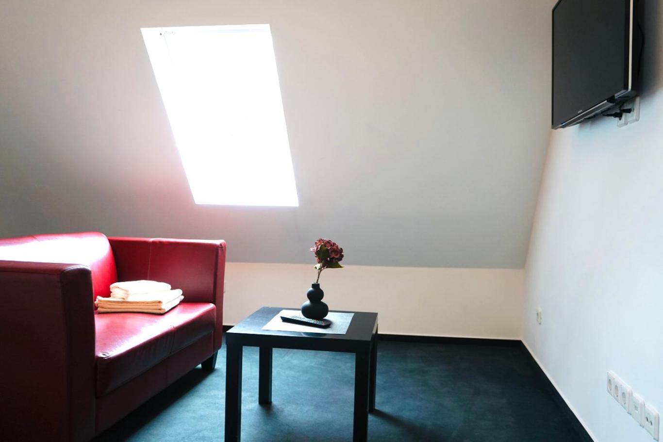 Haus Im Gruenen Fuer 6 Personen-3 Schlafzimmer- 3 Baedern -Waschmaschine-Grosse Terrasse- Vollausgestattete Kueche Βόλφσμπουργκ Εξωτερικό φωτογραφία