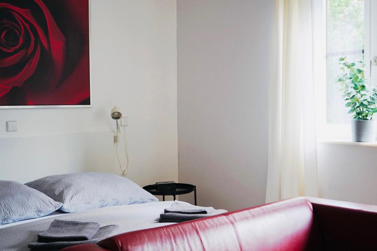 Haus Im Gruenen Fuer 6 Personen-3 Schlafzimmer- 3 Baedern -Waschmaschine-Grosse Terrasse- Vollausgestattete Kueche Βόλφσμπουργκ Εξωτερικό φωτογραφία